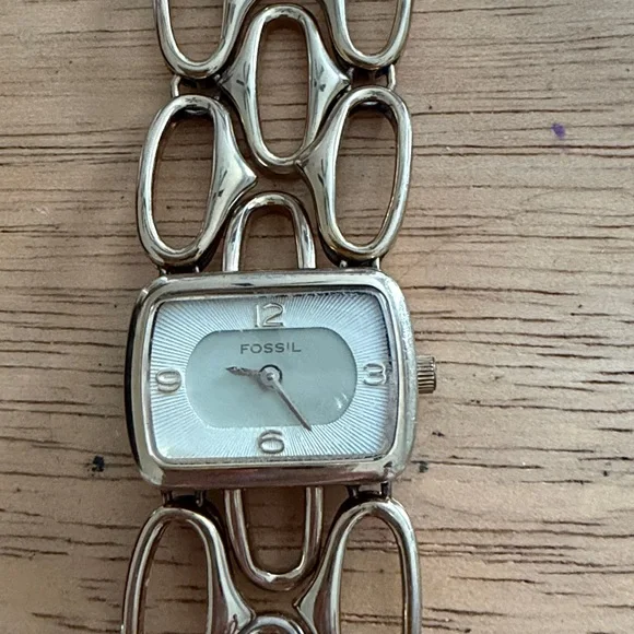 Vintage Fossil Women's Gold-Tone Open Link Bracelet Watch - Picture 3 of 3